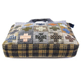 Cross Pattern Bag (No instructions) in "[Revised version] Yoko Saito and Quilt Party, Our Quilt, Enjoy Sewing with Fabrics"